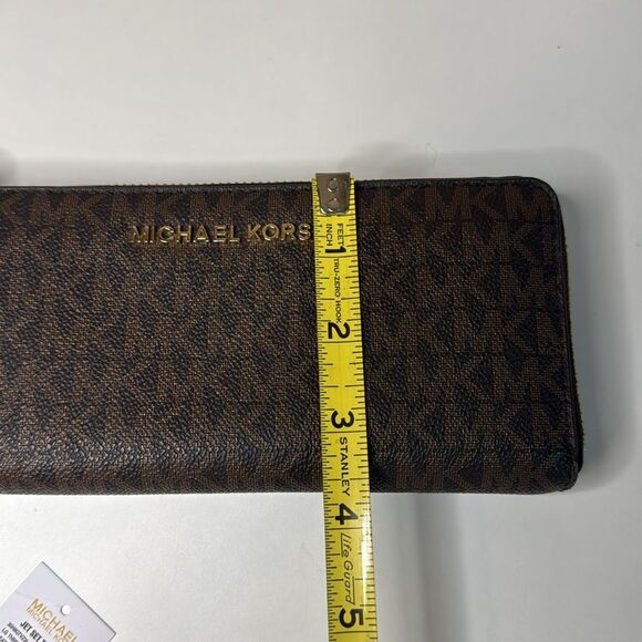 Michael Kors Brown Wallet 
JET SET TRAVEL
LEATHER
Brand new - Picture 9 of 9